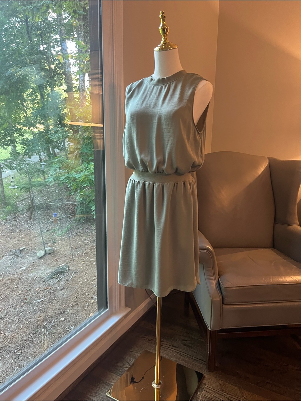 Women’s Fab’rik Sleeveless Sage Green Blouson Waist Dress like New- LG